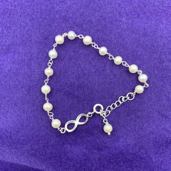 Bracelet with charm, sterling 925 silver, real pearls, NWOT, infinity charm - Picture 4 of 15